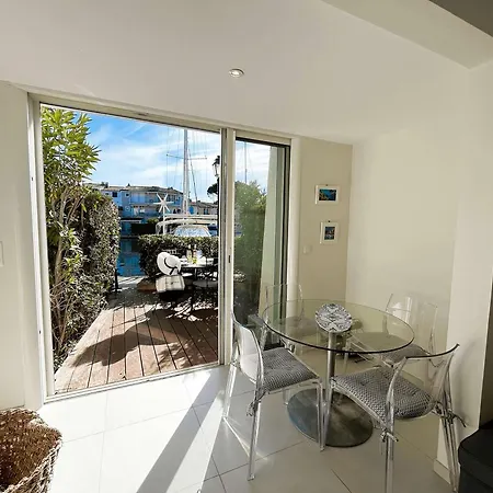 Moderne Climatise Avec Terrasse A Port - Fr-1-868-22 Grimaud